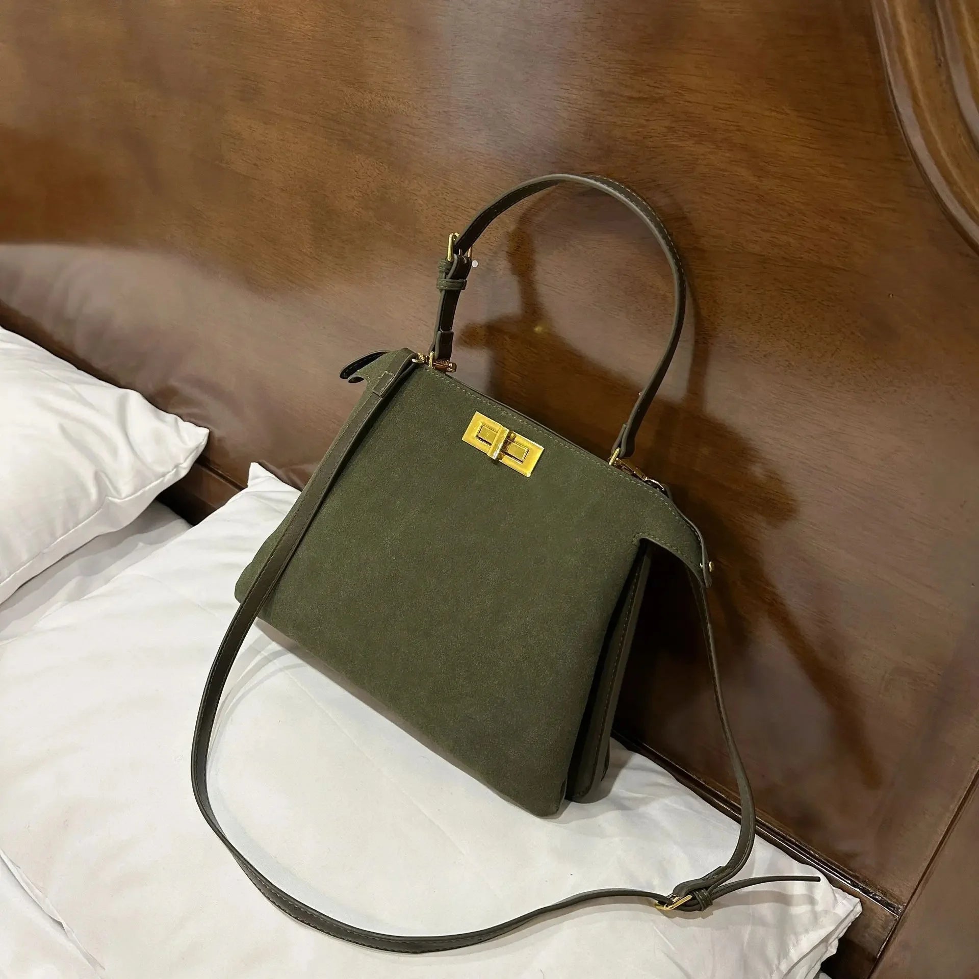 Article comforme à l'image, créez votre style en choisissant votre taille, couleur pour une satifaction parfaite!