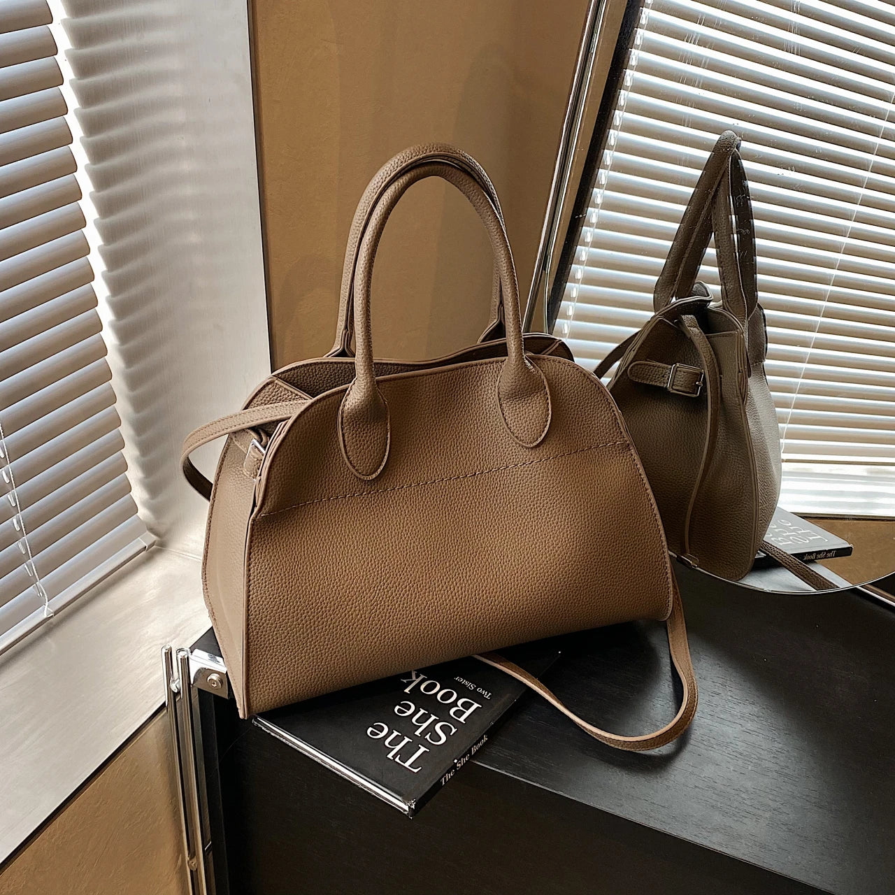 Article comforme à l'image, créez votre style en choisissant votre taille, couleur pour une satifaction parfaite!