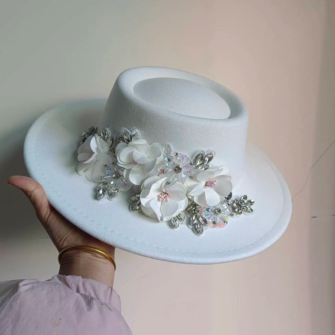 Article comforme à l'image, créez votre style en choisissant votre taille, couleur pour une satifaction parfaite!