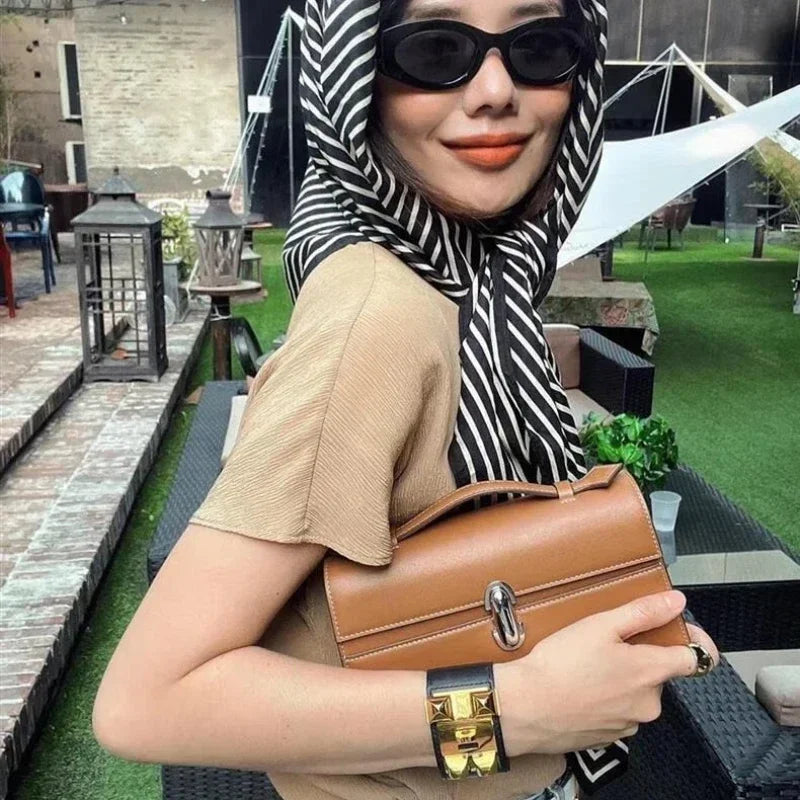 Article comforme à l'image, créez votre style en choisissant votre taille, couleur pour une satifaction parfaite!