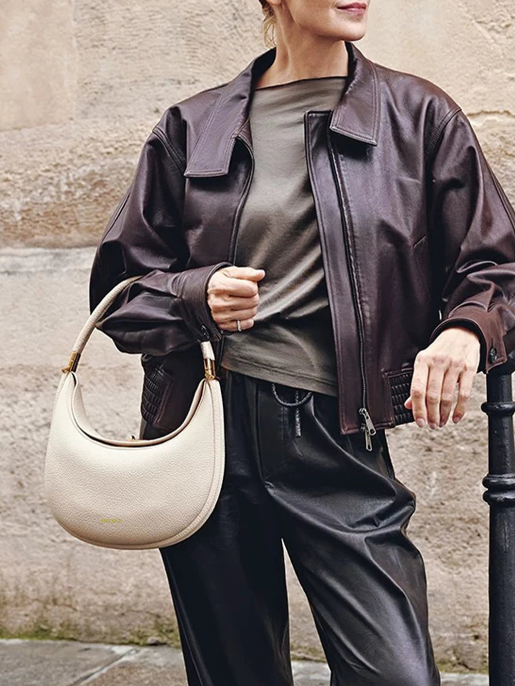 Article comforme à l'image, créez votre style en choisissant votre taille, couleur pour une satifaction parfaite!