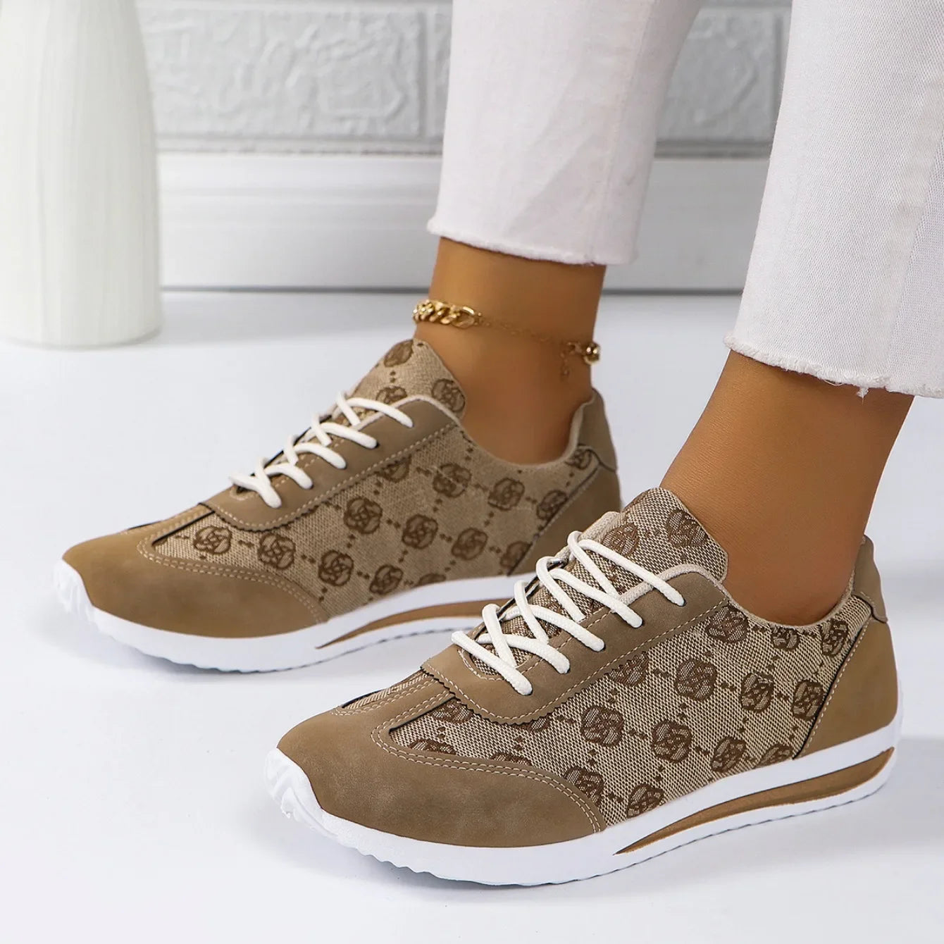 Women's Floral Flat Sneakers – Breathable Lace-Up Walking Shoes